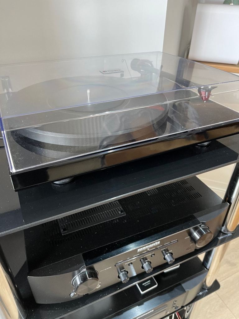 Project Debut Carbon Turntable 