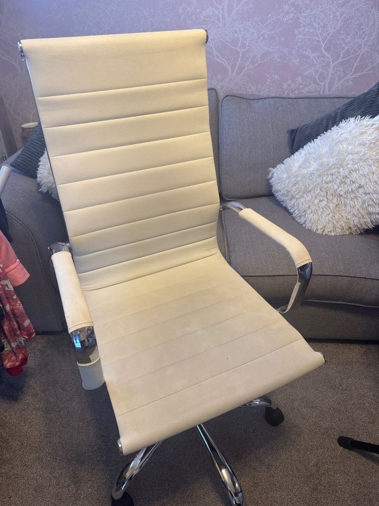 Cream Faux Leather Office Chair – Good Condition