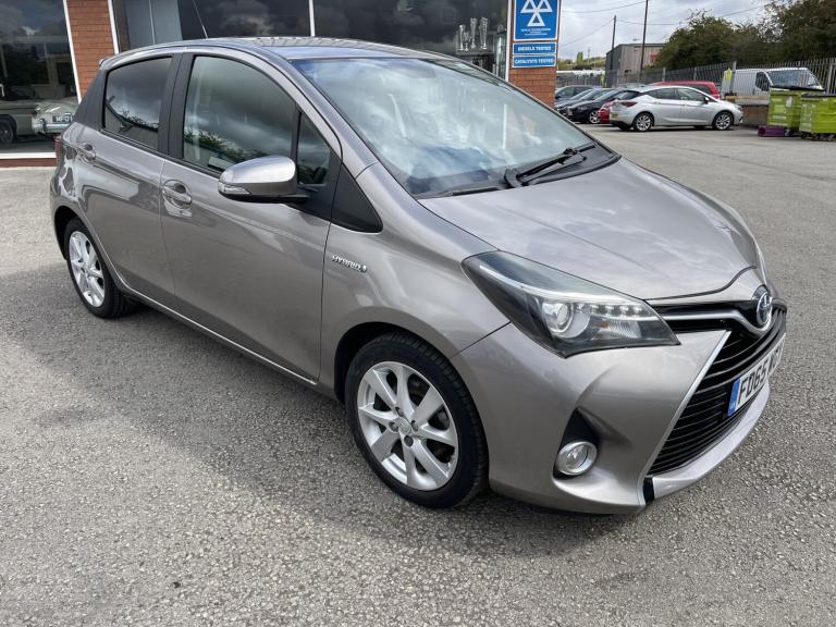 TOYOTA YARIS 1.5 VVT-h Sport 2015