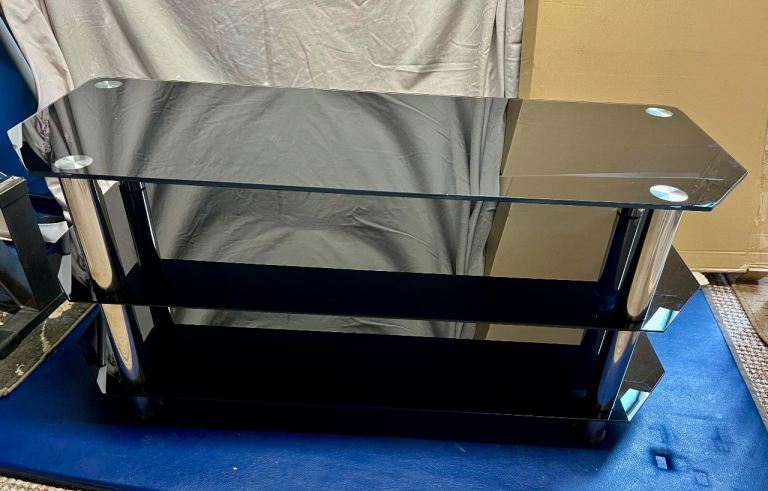 Glass corner TV stand