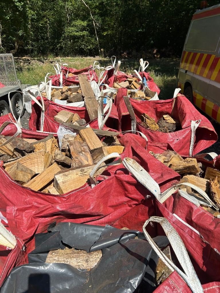 Seasoned Oak hardwood logs 