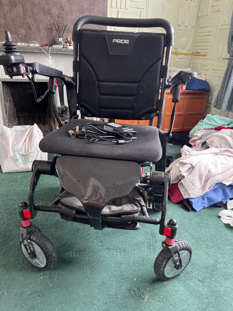 Electric wheelchair 