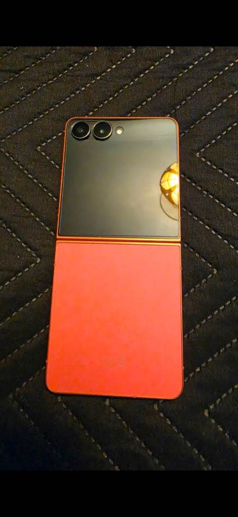 Samsung Galaxy Z Flip 7 - Red, As Good As New