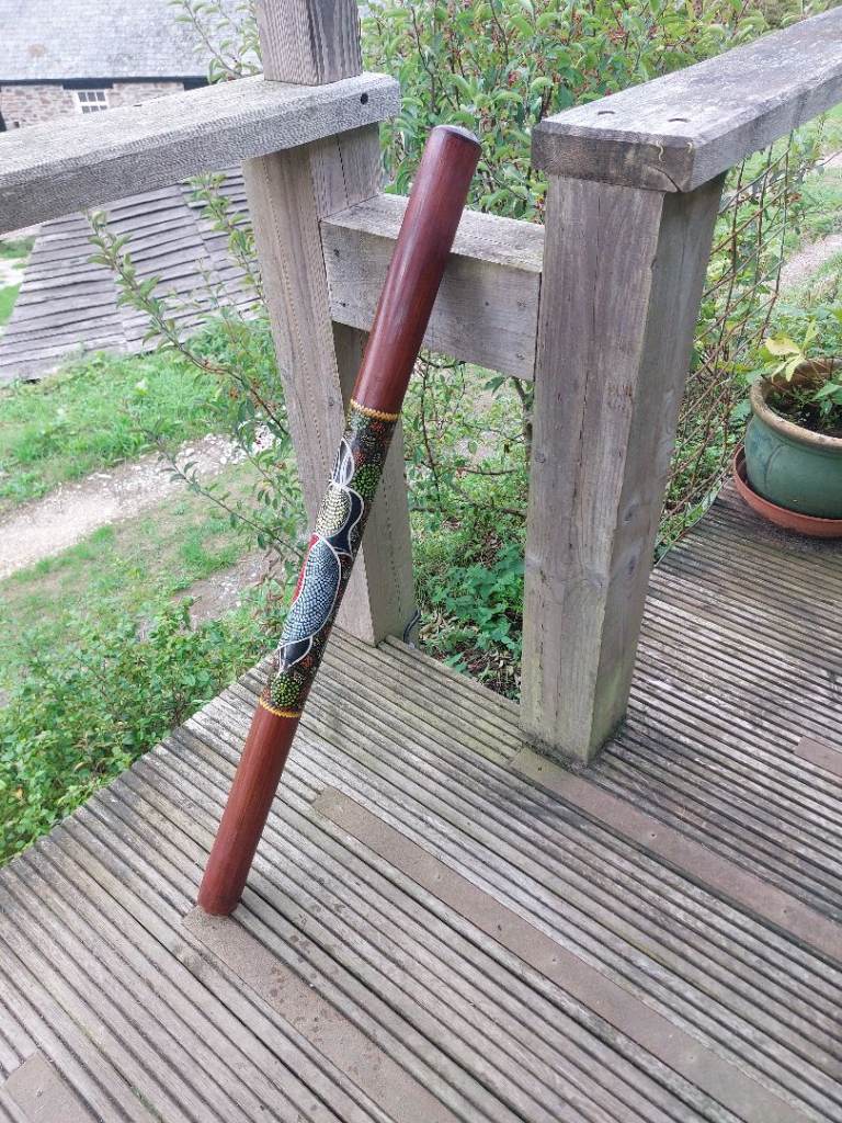 Hand-painted Wooden Didgeridoo – Good Condition, 120cm