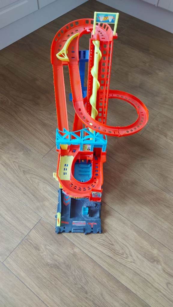 Hot Wheels City Roller Coaster Rally Playset