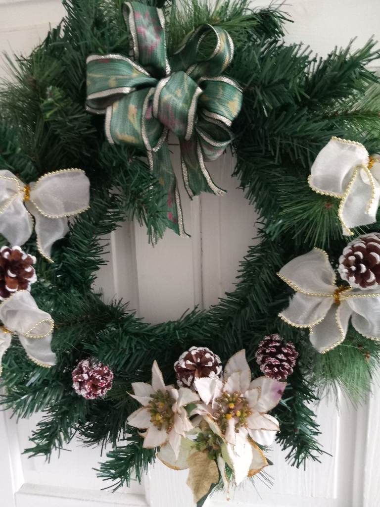 LARGE CHRISTMAS DOOR WREATH 