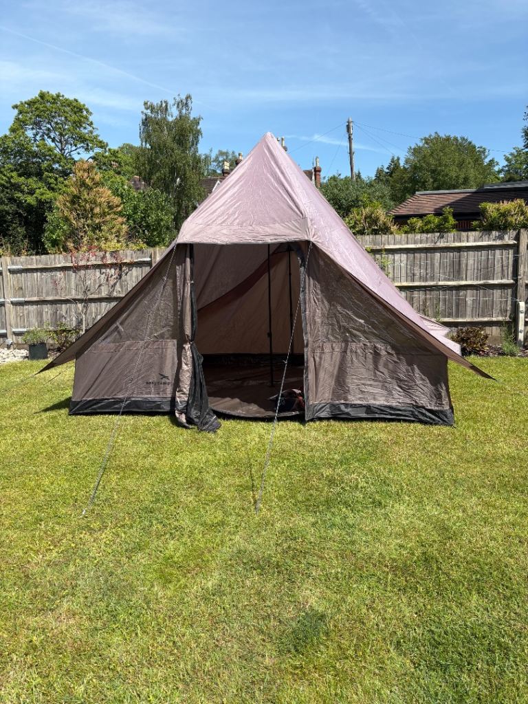 Easy Glamping moonlight cabin tent like new -festival tent