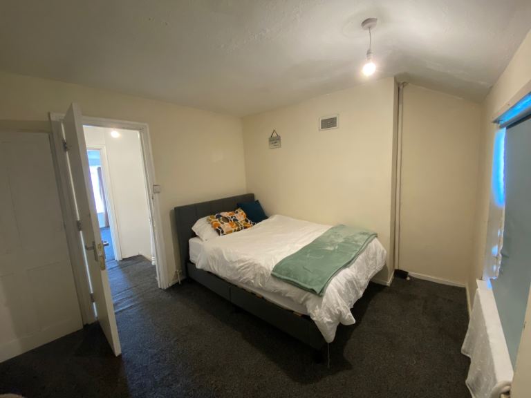 Spacious Double Big double Room - £495 All Bills Inc. - Flexible Deposit