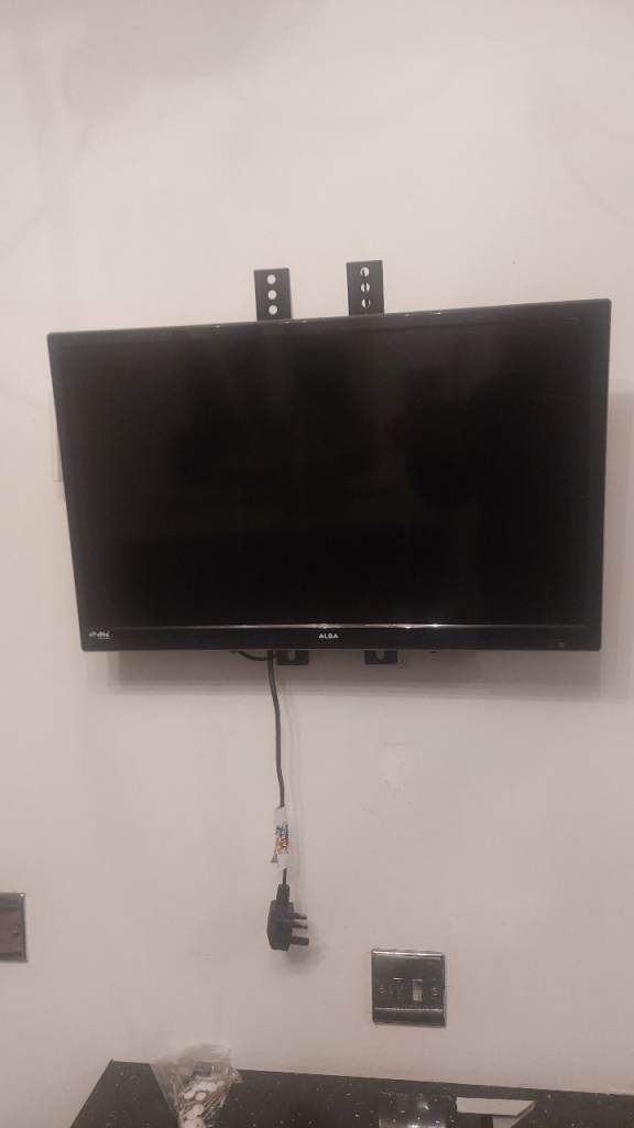 Black Flat Screen TV – Good Condition