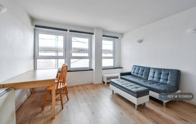1 bedroom flat in The Vista Building, Woolwich, London, SE18 (1 bed) (#3058624)