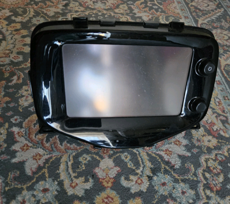 Toyota aygo infotainment DAB radio Bluetooth