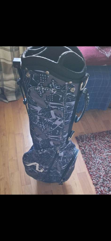 Golf Bag - LIKE NEW Condition!