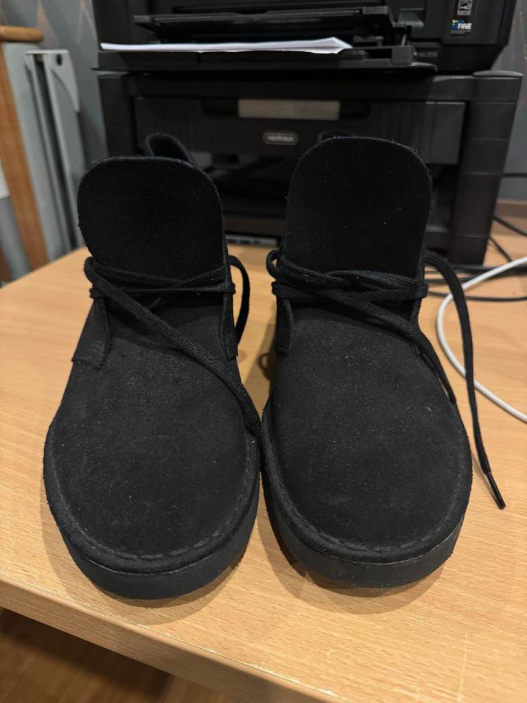 Clarks Desert Boot – Black Suede – UK 7.5