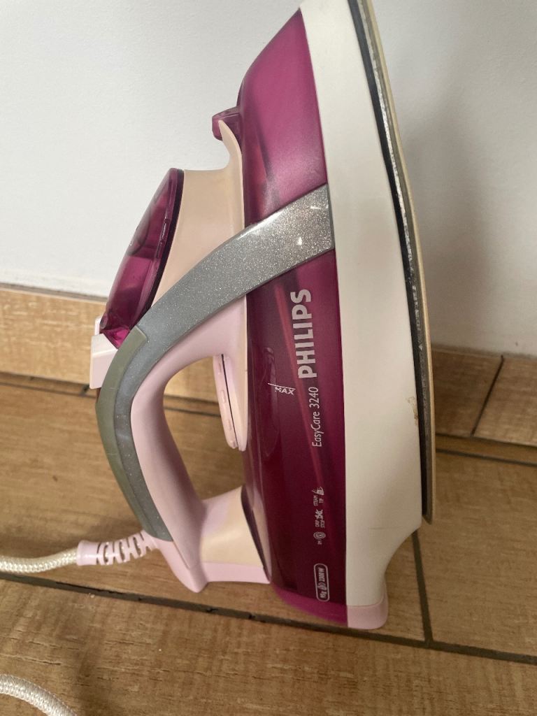 Philips EasyCare 2240 Steam Iron – Good Condition