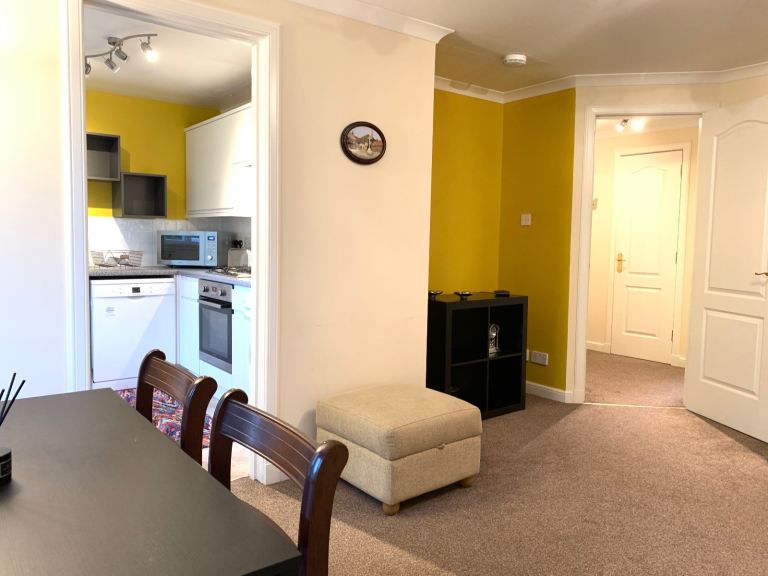 Fully Furnished 2 Bed EH16 • Ensuite • Free Parking • Bus 3 & Night Bus • Available to move in
