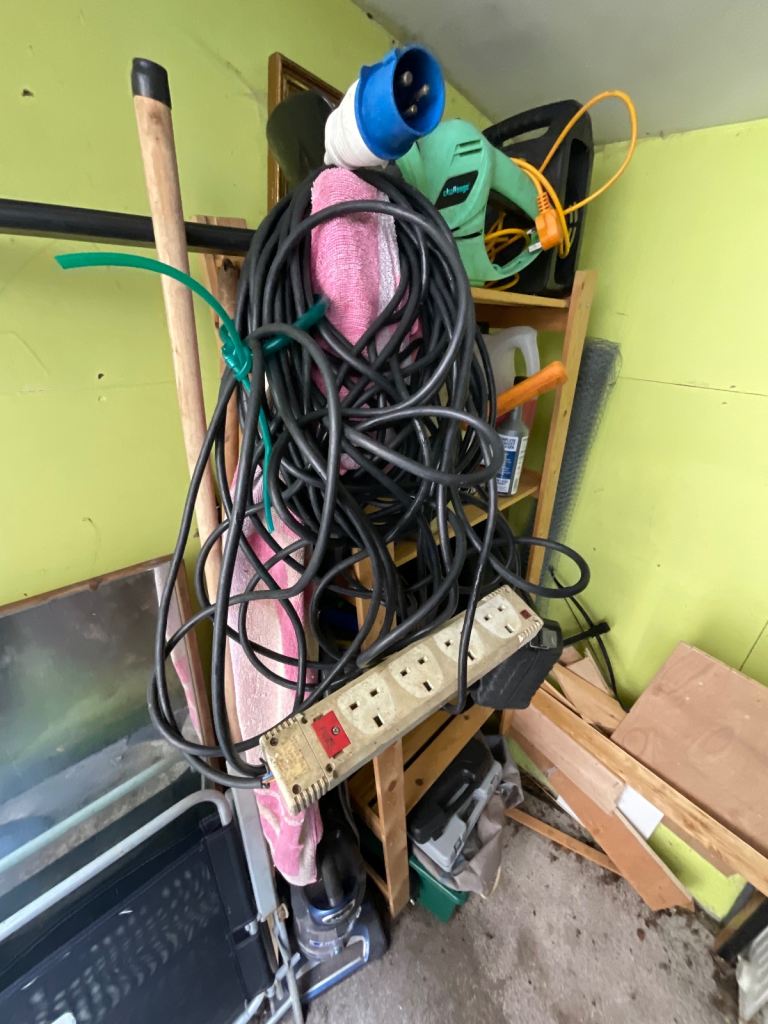 25 m hook up extension lead