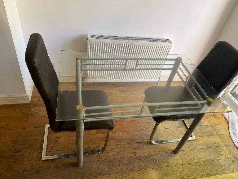 Medium Glass table with 2 Chairs