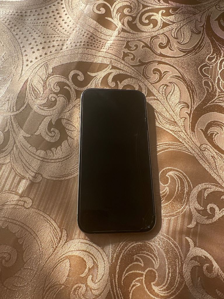 I phone 15 pro titanium 128 gb looks brand new no corners damaged 