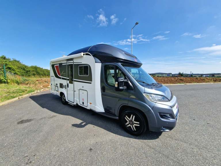Burstner IXEO iT 680G motorhome  LHD 4Tend bathroom 