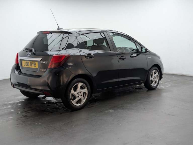 2016 Toyota Yaris 1.5 VVT-h Icon Hatchback 5dr Petrol Hybrid E-CVT Euro 6 (101 ps) REVERSING  HAT...