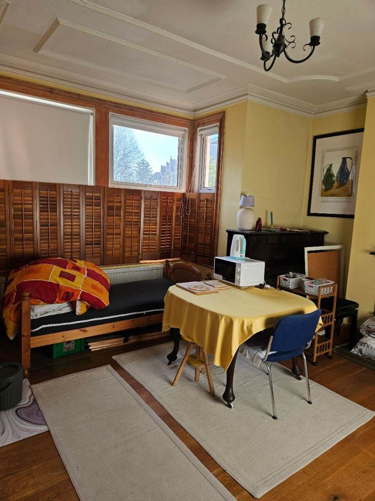 Big double ensuit bedroom Bounds Green