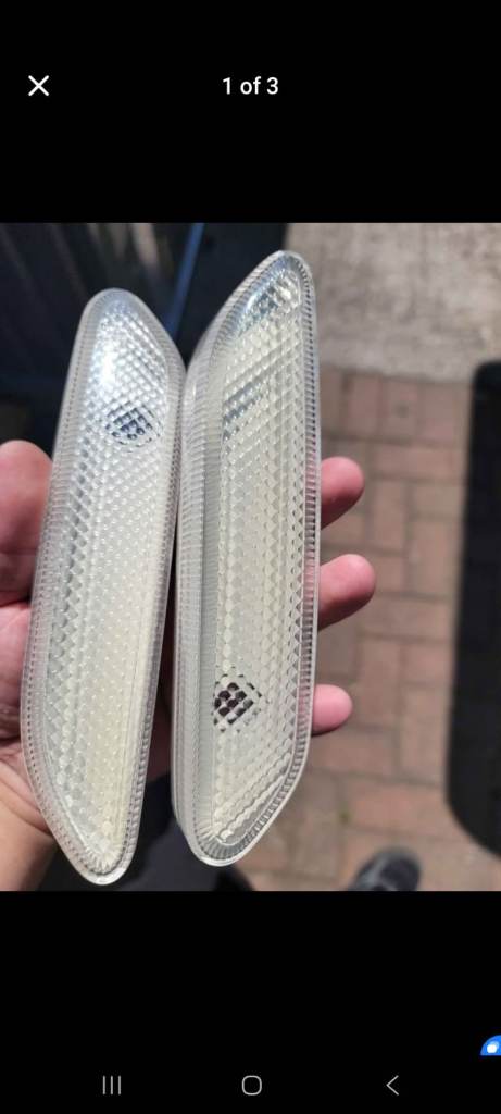 A pair of Mini Countryman R60 side indicator light