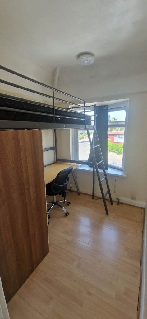 Single Room available NOW!