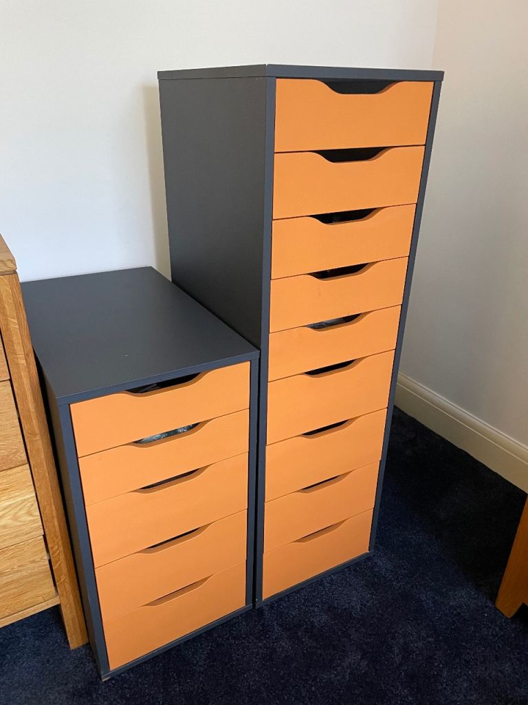 Chest of drawers 