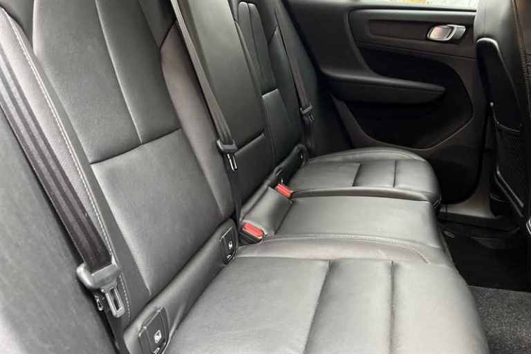 2020 Volvo XC40 2.0 D4 Inscription Pro SUV 5dr Diesel Auto AWD Euro 6 (s/s) (190 ps) SUV Diesel A...