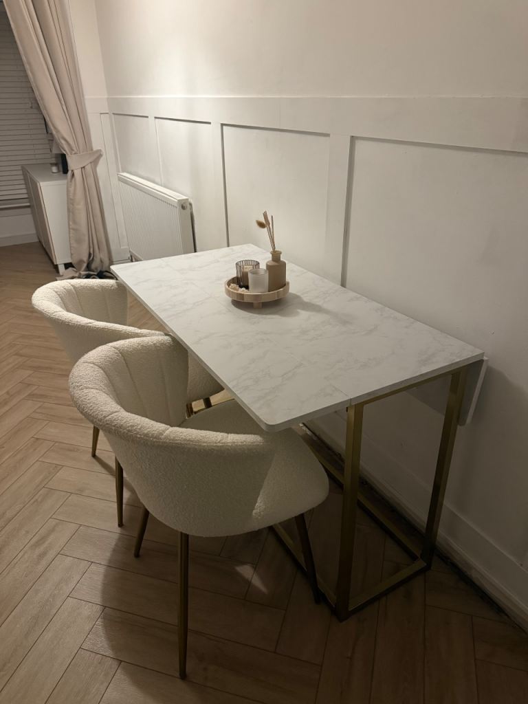Foldable table with chairs 