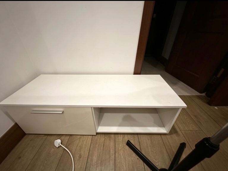 White TV Unit with Drawer and Open Shelf – Good Condition