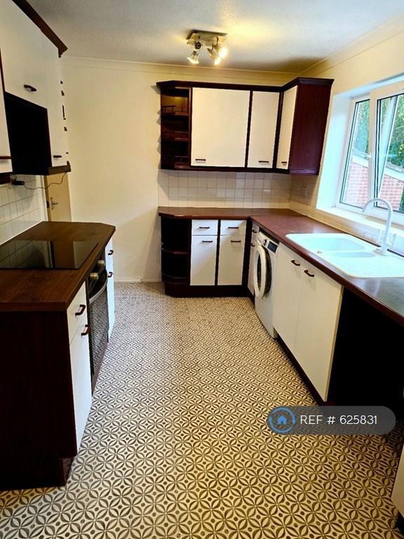 2 bedroom flat in Montague Crescent, Northampton, NN5 (2 bed) (#625831)