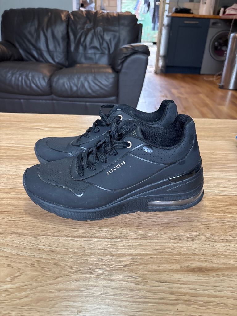 Skechers Black Trainers – Good Condition