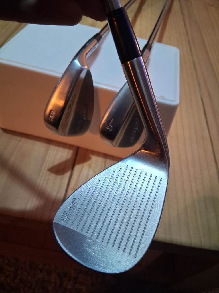 Lovely Golf 3 club wedge set. Gw,sw,lw. Gap,sand,lob. 52,56,60.