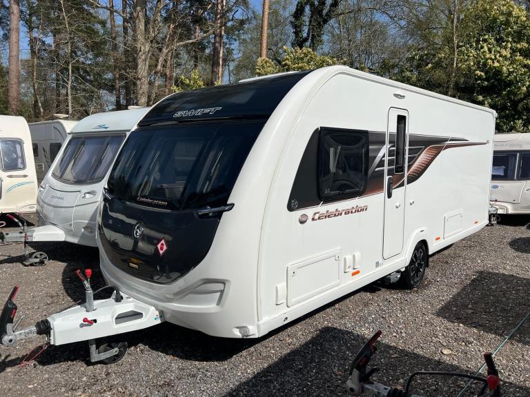 Swift CELEBRATION 580 - 2024 - ISLAND BED - 4 BERTH - MOVER - PRISTINE 