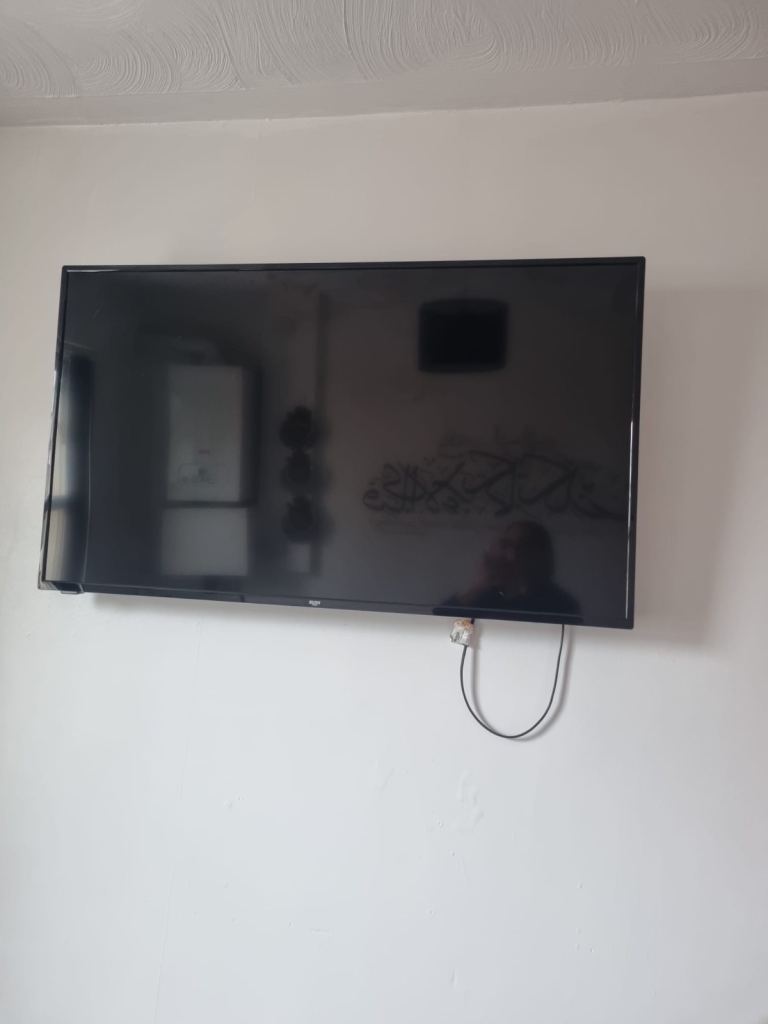 Black Flat Screen TV – Good Condition