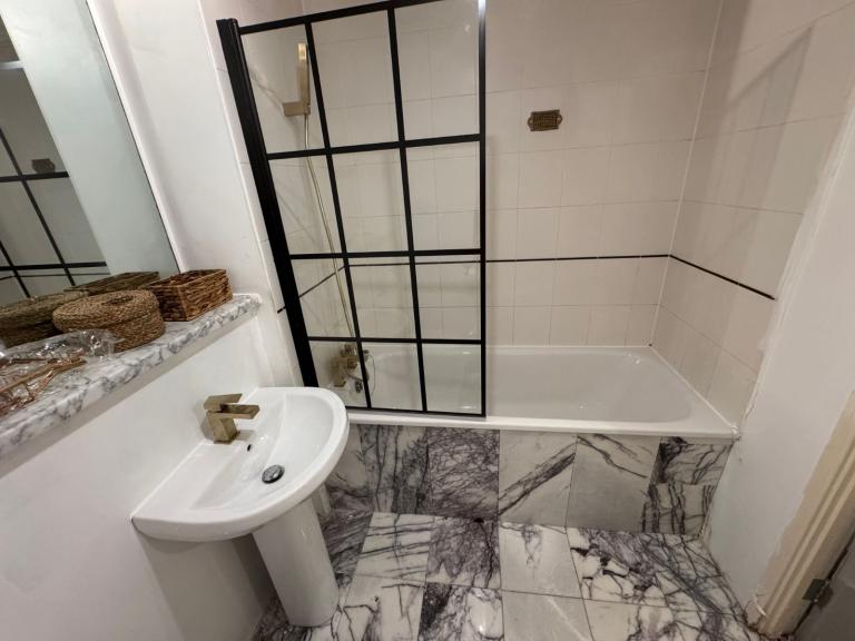 PLUMBER,TILER AND HANDYMAN 