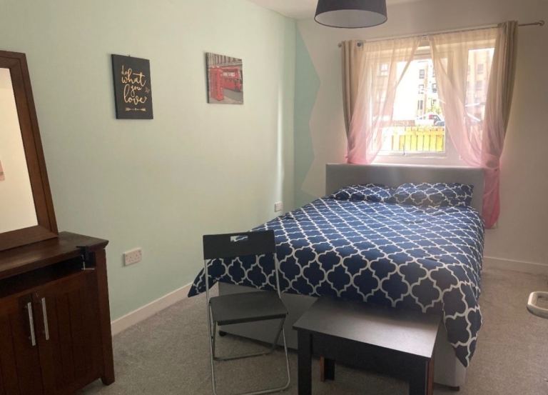 Room in two bedroom flat eh5 no deposit 