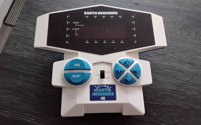 Retro CGL earth invaders 1982 electronic game untested 