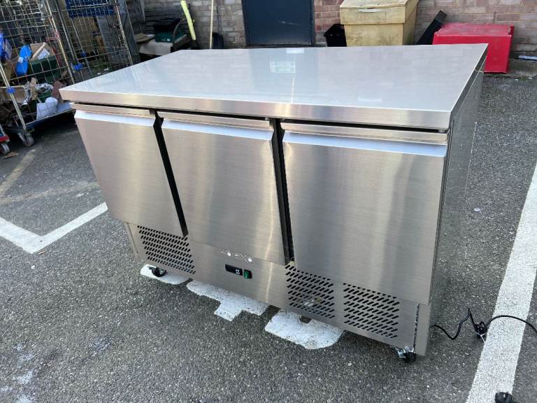NEW 3 DOOR BENCH COUNTER FRIDGE CATERING COMMERCIAL KITCHEN EQUIPMENT CAFE RESTAURANT