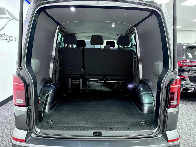2022 Volkswagen Transporter 2.0 BiTDI T32 Highline Kombi DSG FWD SWB Euro 6 (s/s) 5dr WINDOW VAN ...