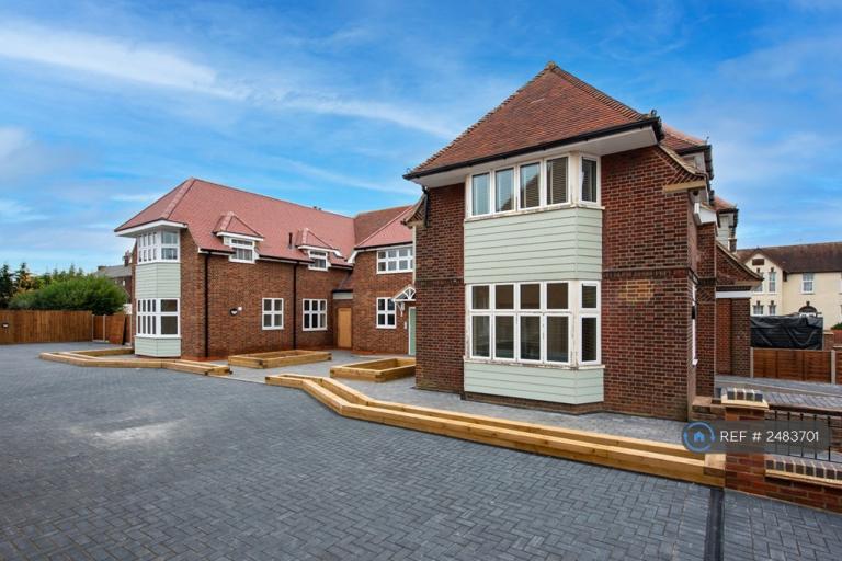 1 bedroom flat in Short Term Accommodation, Harwich, CO12 (1 bed) (#2483701)