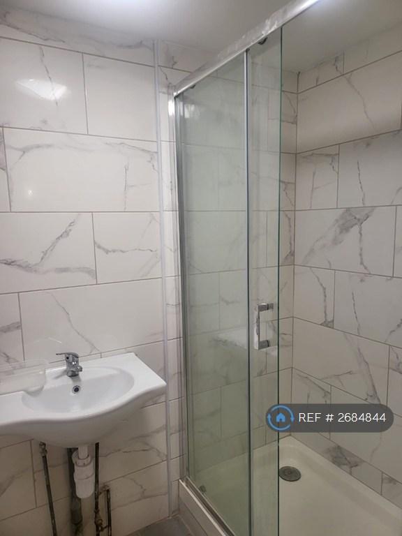 Studio flat in Chadwell Heath, Essex, RM6 (#2684844)