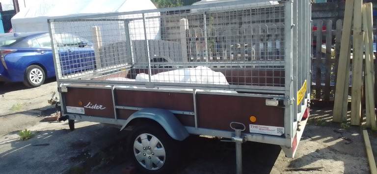 Trailer lider cage is 8ftx4ft in very good condition 