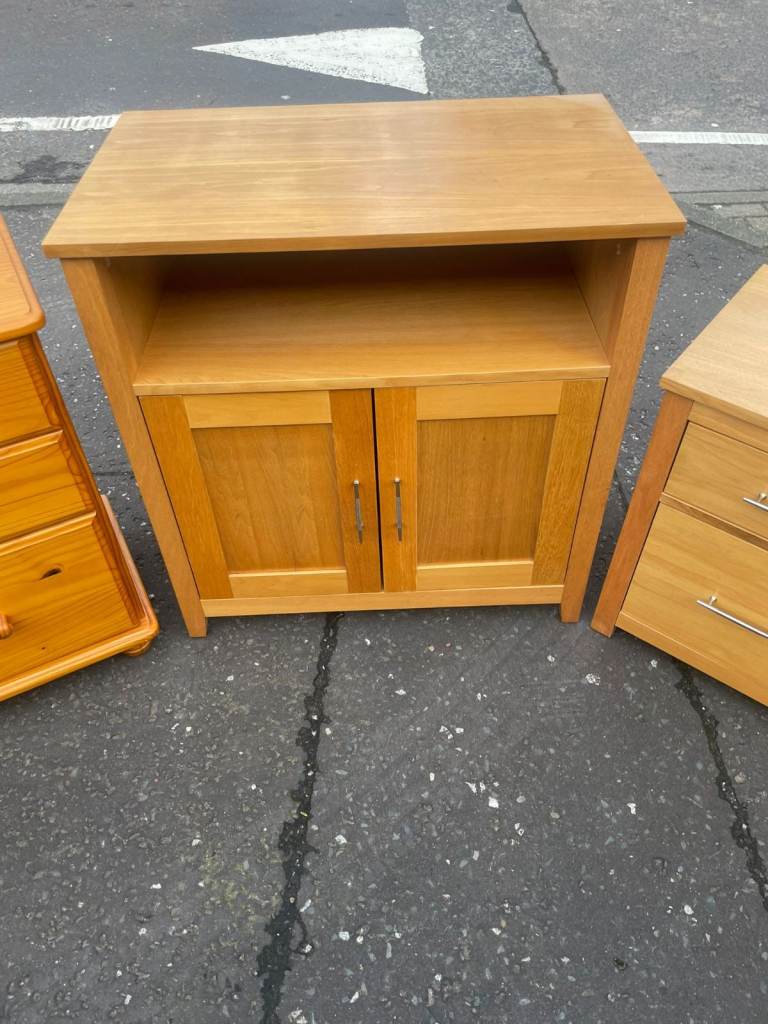 Oak wood tv cabinet  good good condition 