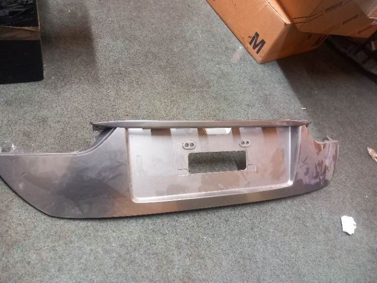 LEXUS RC 350 TAILGATE BOOT NUMBER PLATE HOLDER TRIM MOULDING 