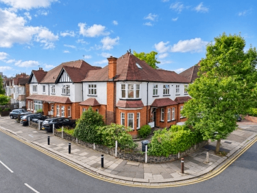 Well Presented First Floor One Bedroom apartment