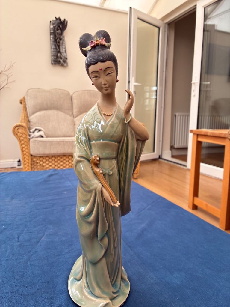 Exquisite Chinese lady figurine