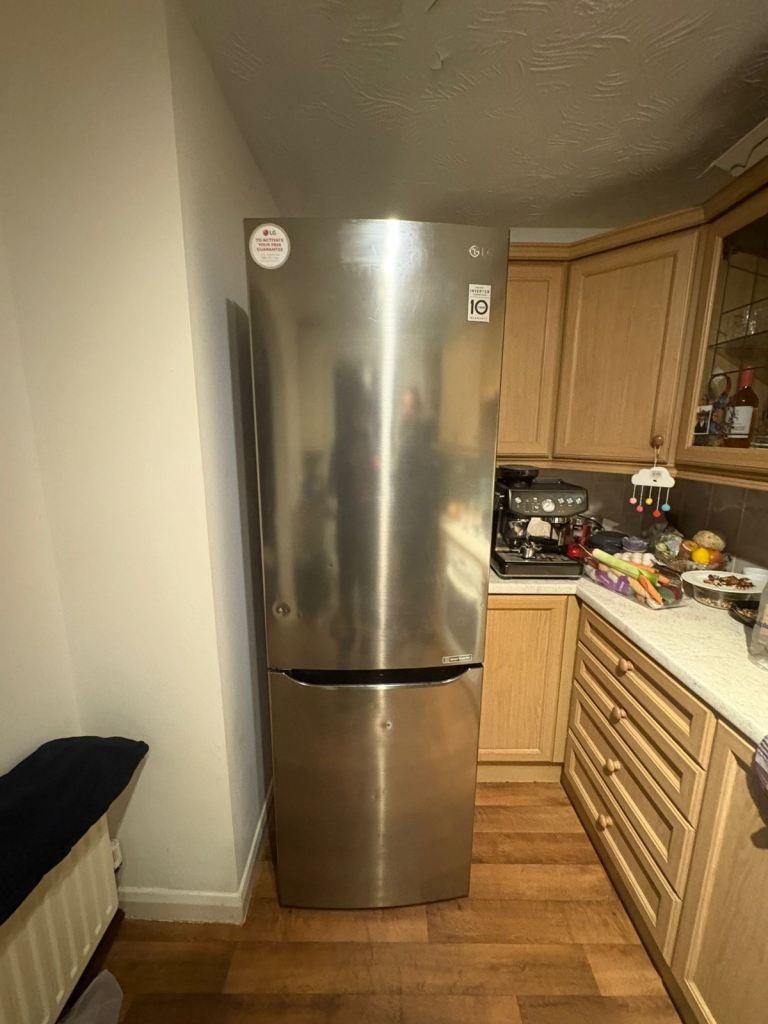 LG Combi Fridge Freezer with Total No Frost and Inverter linear Compressor