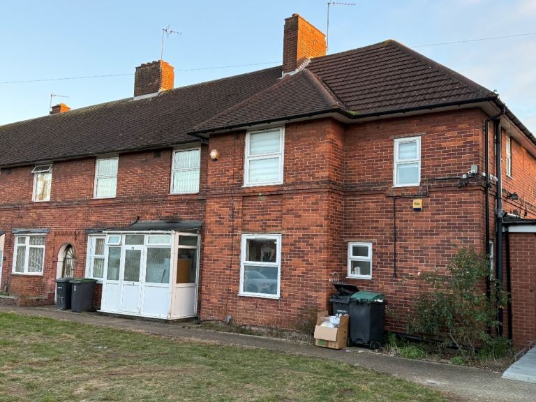 Immaculate & Newly Refurbished 4 Bedroom End=Terraced House, Wood Green, London N17